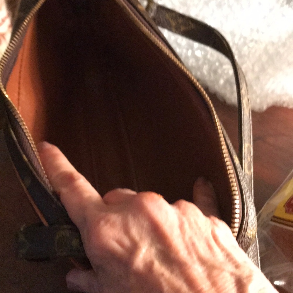 Louis Vuitton crossbody good condition’